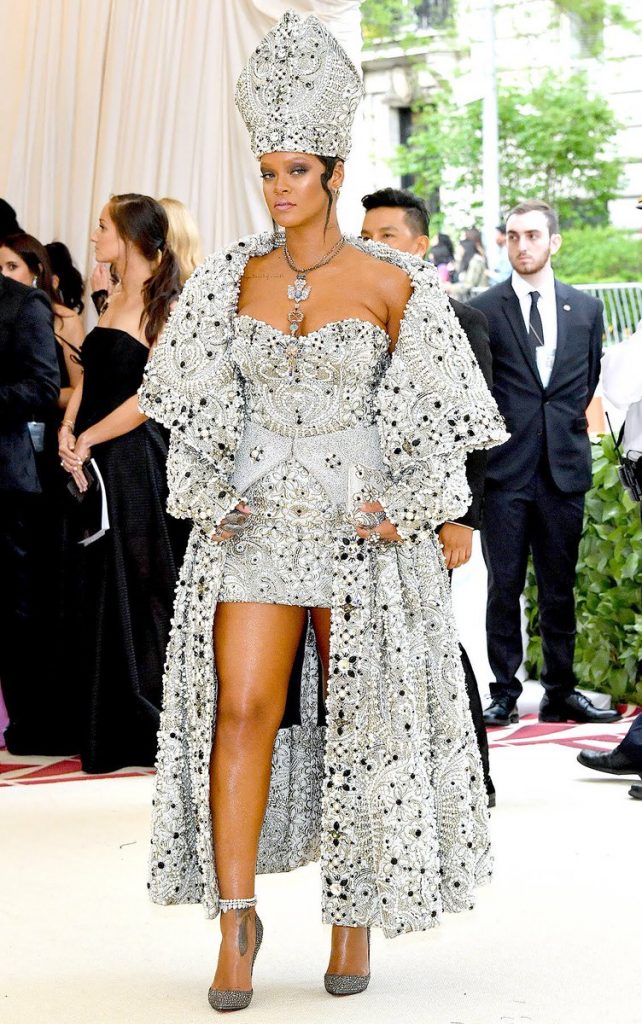 CETTE TENUE EXTRAORDINAIRE DE RIHANNA Site Officiel de Radio JAM Cote d Ivoire